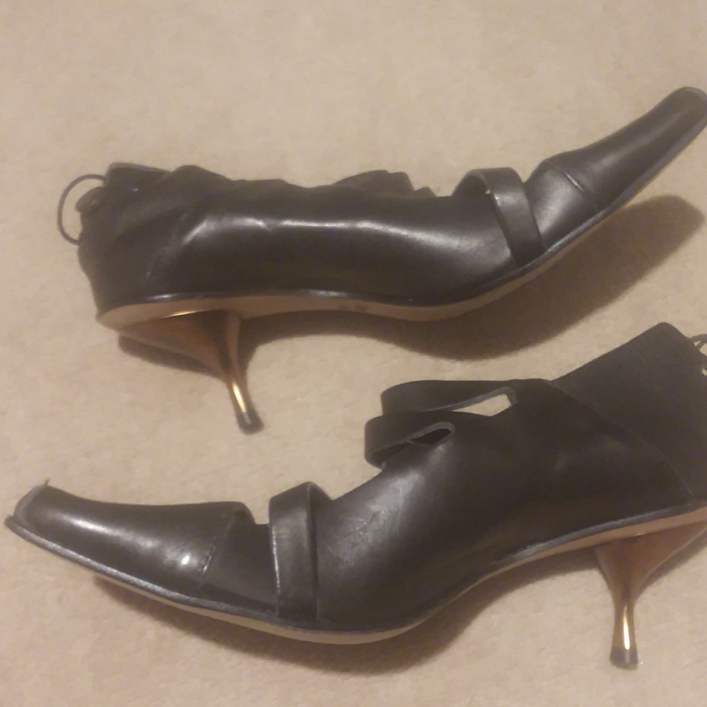 Cydwoq handmade leather pumps